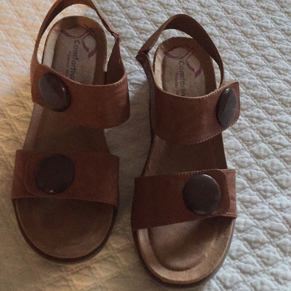 comfortiva sandals on sale